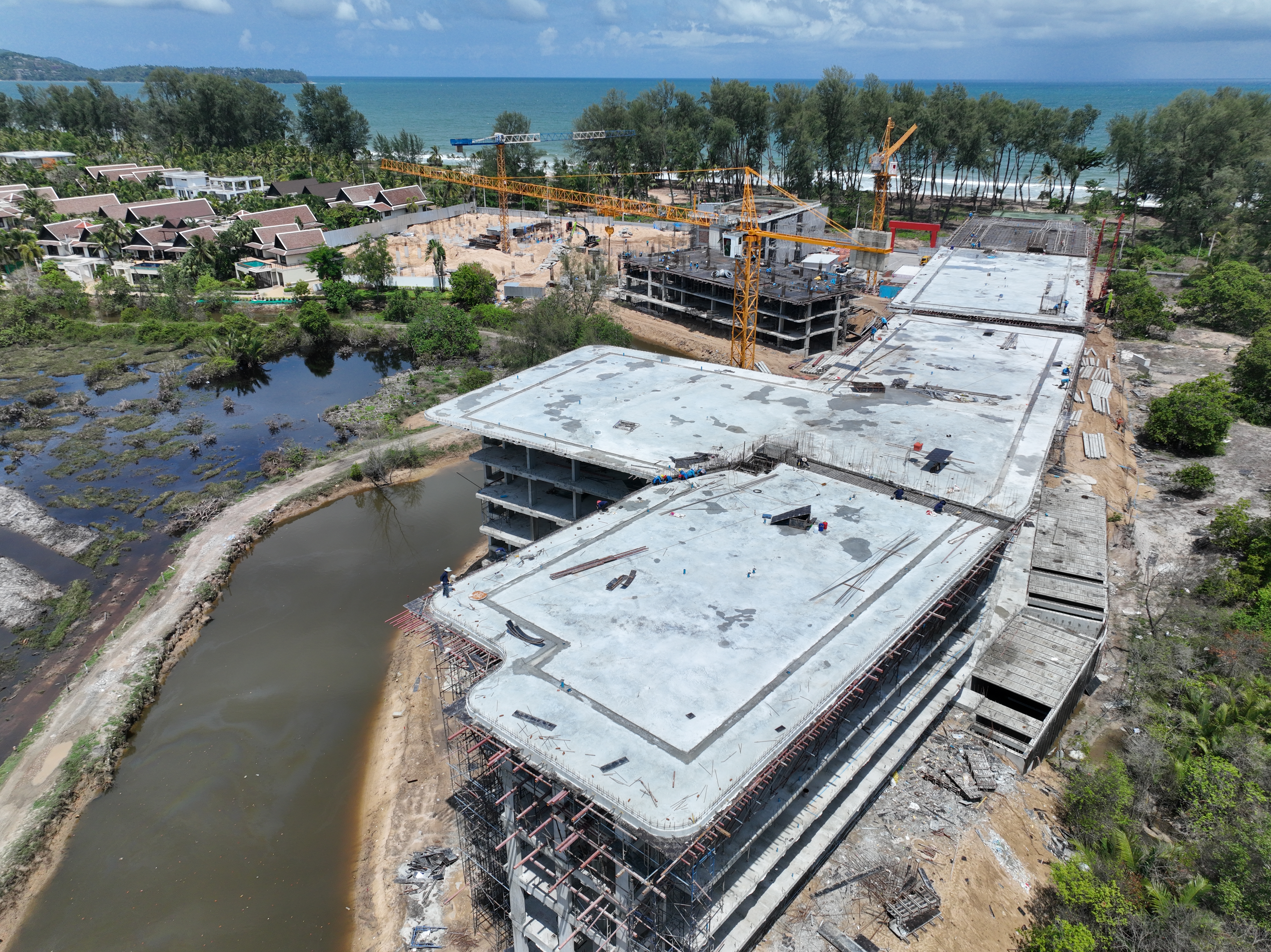 https://sunshinebeachphuket.co/wp-content/uploads/2023/06/construction-update-may-3.jpg